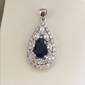 NWOT blue sapphire white topaz necklace pendant